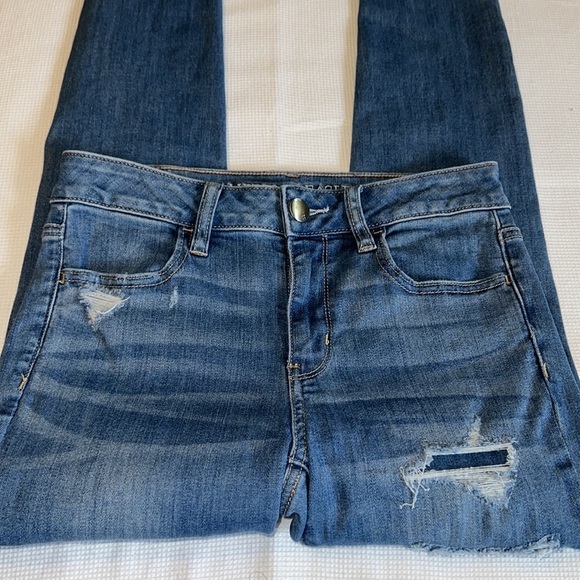 American Eagle Outfitters Woman’s Hi Rise Jegging Distressed Size 2 Regular - Picture 3 of 15